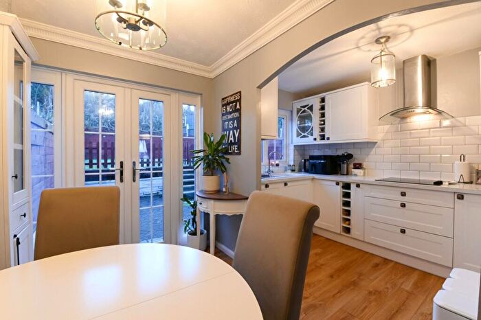 3 Bedroom Semi Detached House For Sale In Pendlecroft Avenue, Swinton, M27