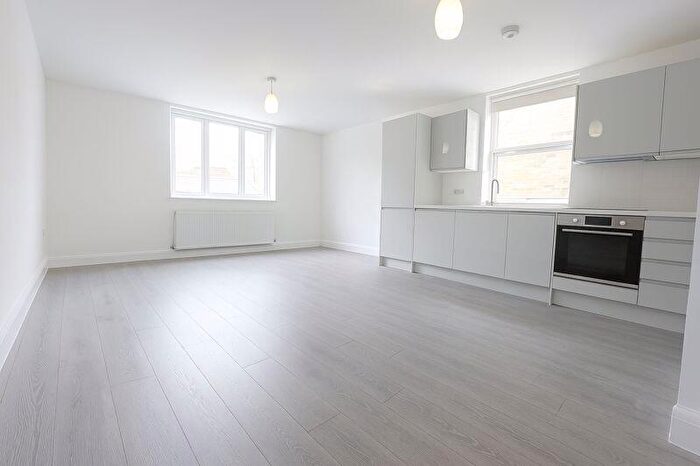 2 Bedroom Flat To Rent In Turnpike Lane, London, N8