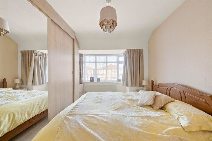 3 Bedroom Semi-Detached House For Sale In Wood End Way, Northolt, UB5