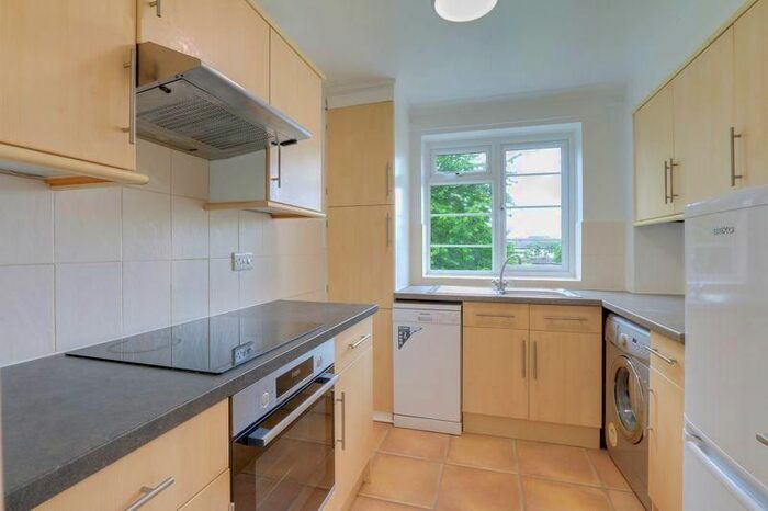 1 Bedroom Property To Rent In Lancaster Court, Banstead SM7