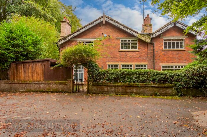 3 Bedroom Semi-Detached House For Sale In Heywood Old Road, Heywood, Greater Manchester, OL10