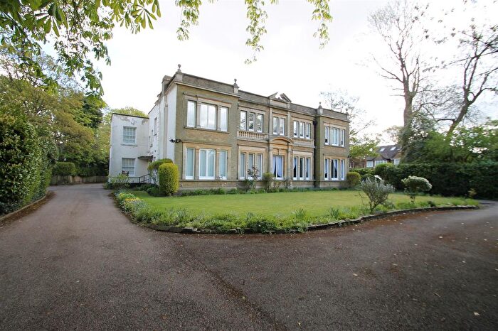 2 Bedroom Flat To Rent In Powis Court, The Rutts, Bushey Heath, WD23
