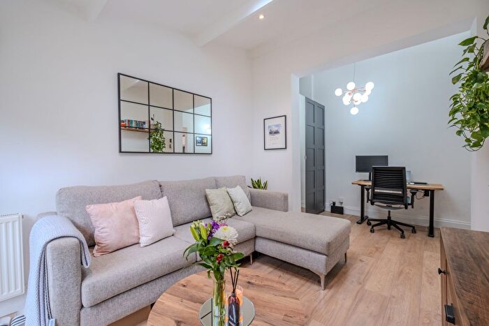 1 Bedroom Flat To Rent In Ritherdon Road, London, SW17