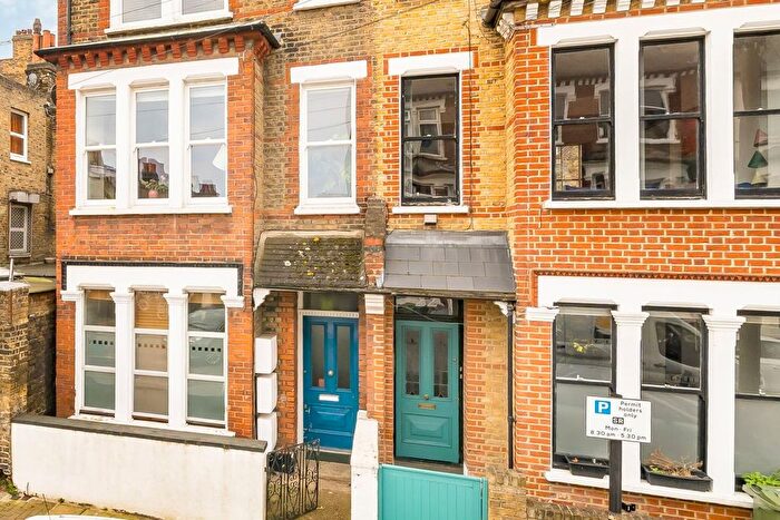 1 Bedroom Flat For Sale In Prideaux Road, Clapham North, SW9