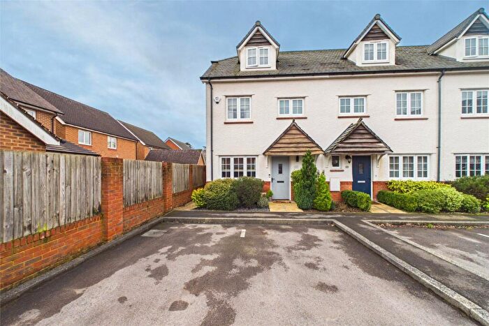 4 Bedroom End Of Terrace House For Sale In Stonechat Croft, Bracknell, Berkshire, RG12