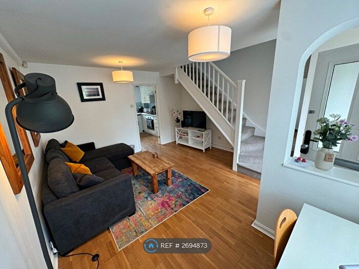 2 Bedroom Semi Detached House To Rent In Varsity Drive, Twickenham, TW1