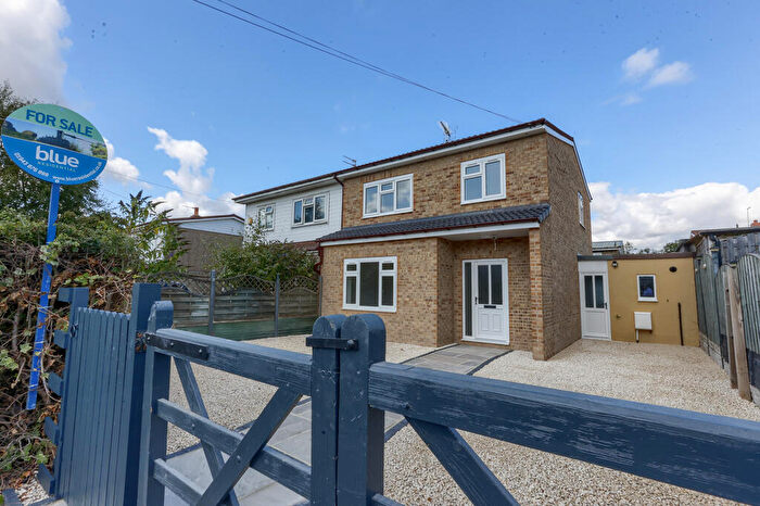 3 Bedroom Semi-Detached House For Sale In Hawthorn Road, Yeadon, Leeds, LS19