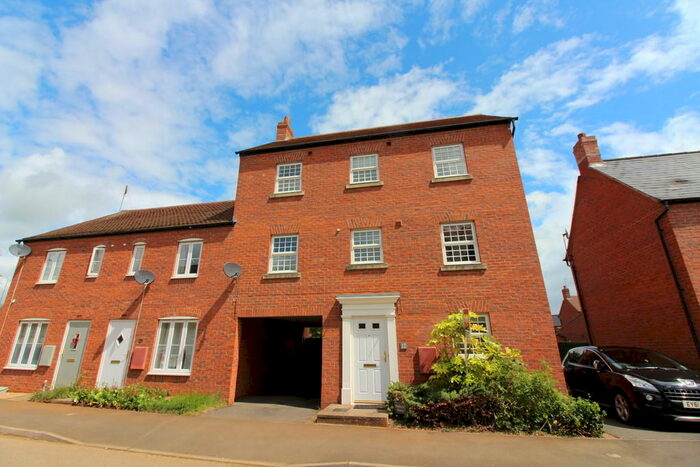 4 Bedroom Link Detached House To Rent In Winter Gardens Way, Banbury, OX16