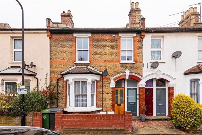 2 Bedroom Apartment To Rent In Brighton Avenue, Walthamstow, E17