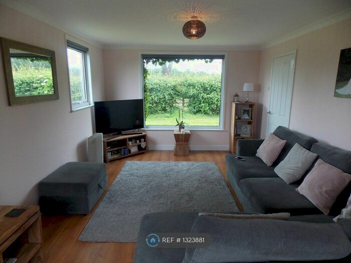 2 Bedroom Bungalow To Rent In Tookeys Drive, Astwood Bank, Redditch B96
