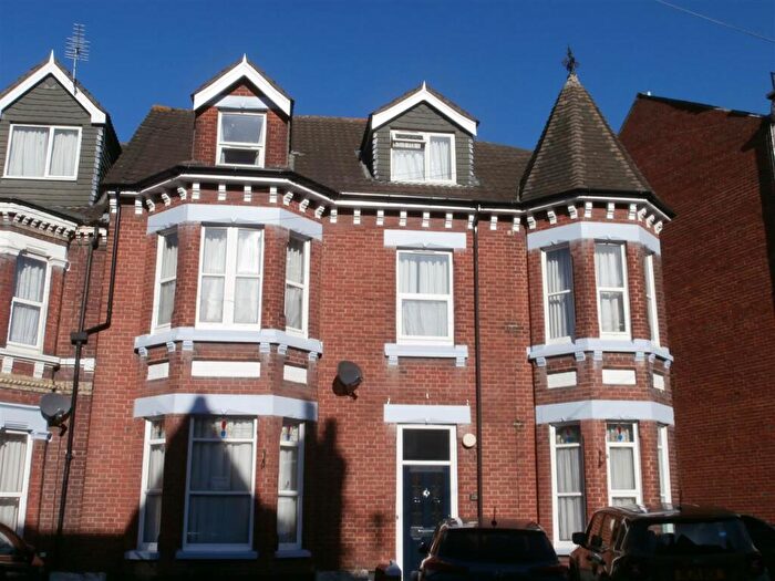 7 Bedroom Semi-Detached House To Rent In The Polygon, ***Video Tour Available***, Southampton, SO15