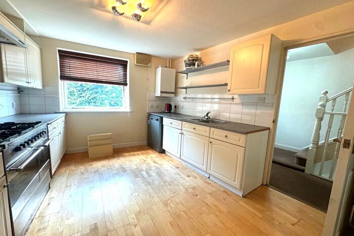 3 Bedroom Flat To Rent In Hartlepool Court, E16