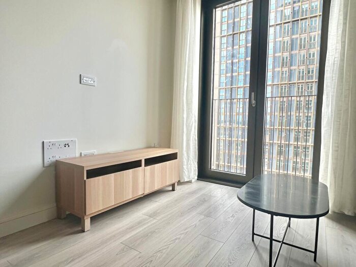 1 Bedroom Flat To Rent In Affinity View, E16 - Photo 2