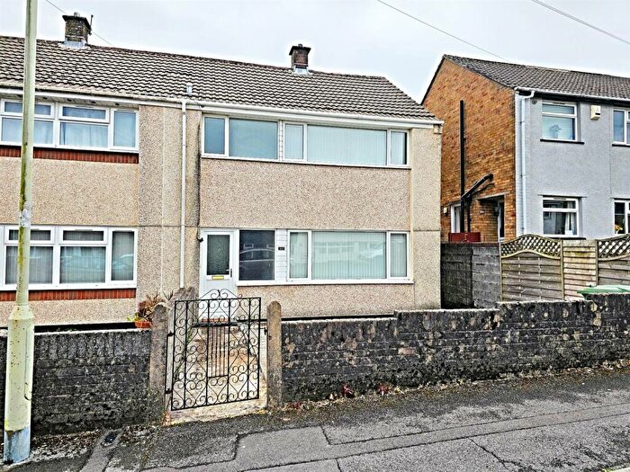 3 Bedroom End Of Terrace House To Rent In Pleasant View, Beddau, CF38