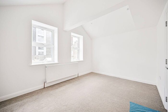 3 Bedroom Property For Sale In Grainger Road, Wood Green, London, N22