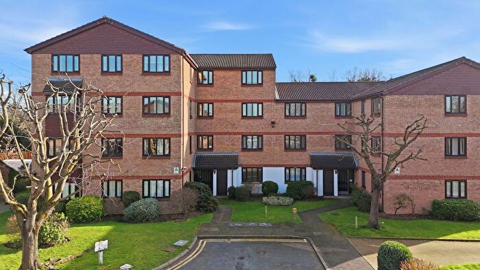 1 Bedroom Flat For Sale In Burnham Gardens, Croydon, CR0