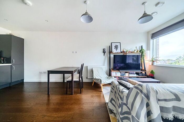 1 Bedroom Flat For Sale In Kenneth Way, London, W5