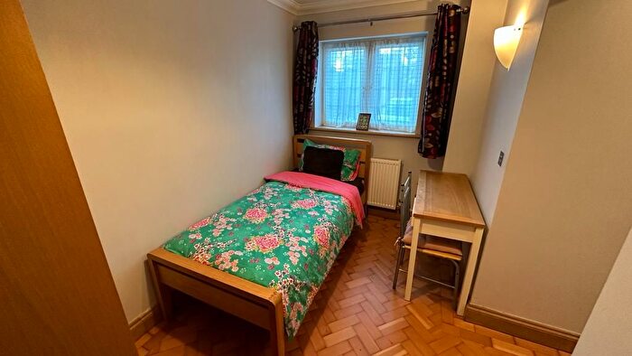 1 Bedroom Flat To Rent In The Drive, Isleworth, TW7