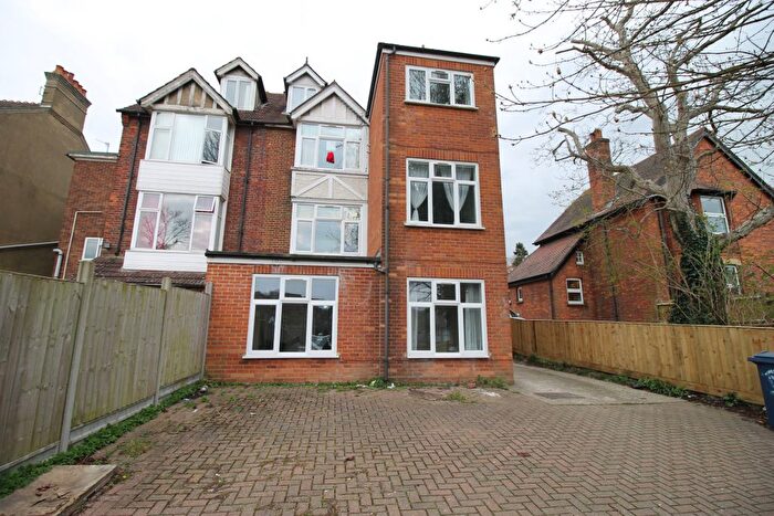 2 Bedroom Property To Rent In Roberts Road, High Wycombe, HP13