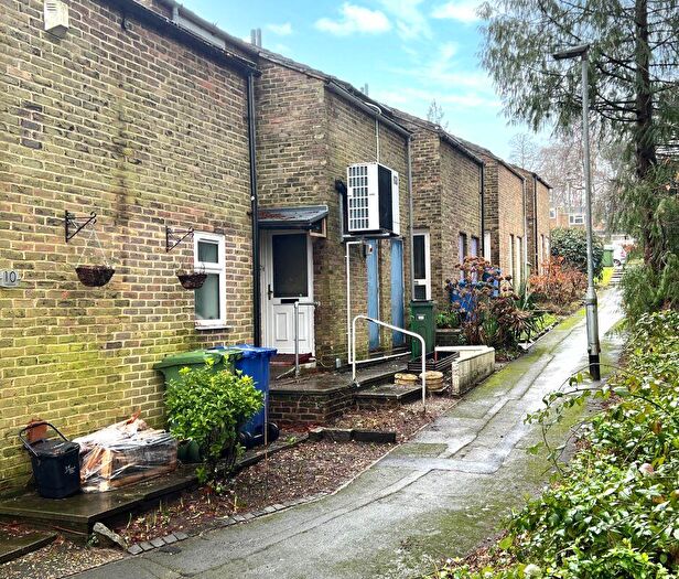 3 Bedroom Terraced House For Sale In Lingwood, Bracknell, RG12