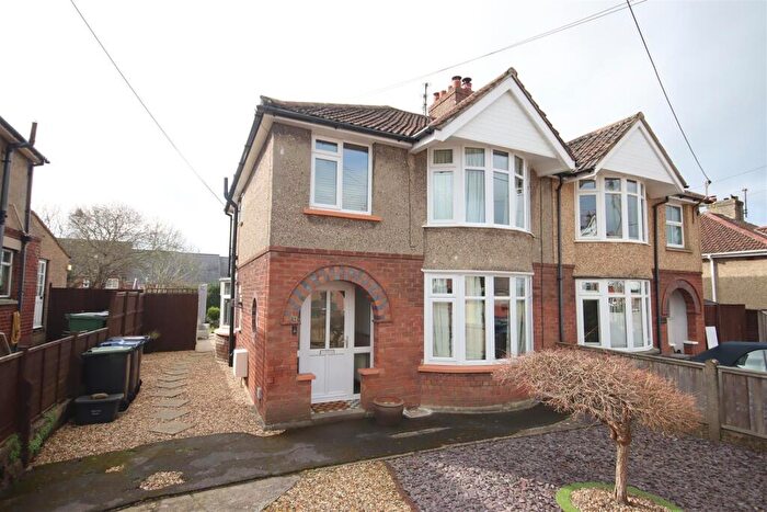 3 Bedroom Semi Detached House For Sale In Rowden Road, Chippenham, SN15