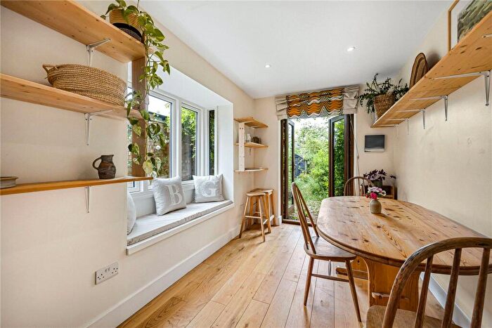 2 Bedroom Terraced House To Rent In Elmthorpe Road, OX2