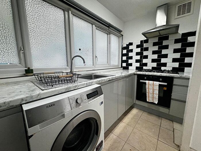 1 Bedroom Semi-Detached House To Rent In South Lodge Avenue, Mitcham, CR4