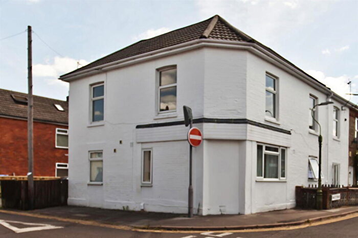 2 Bedroom Cottage To Rent In Darracott Road, Bournemouth, BH5