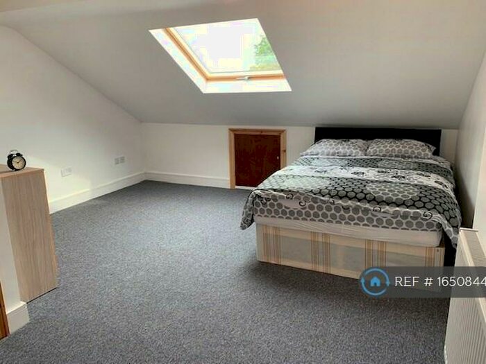 Studio To Rent In Sidney Avenue, London, N13