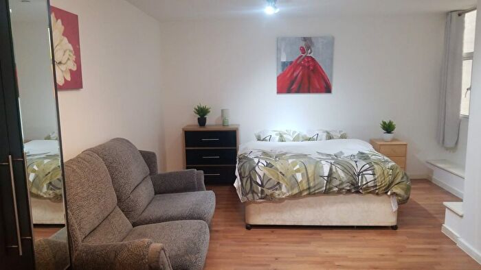 Studio To Rent In Wednesbury, WS10