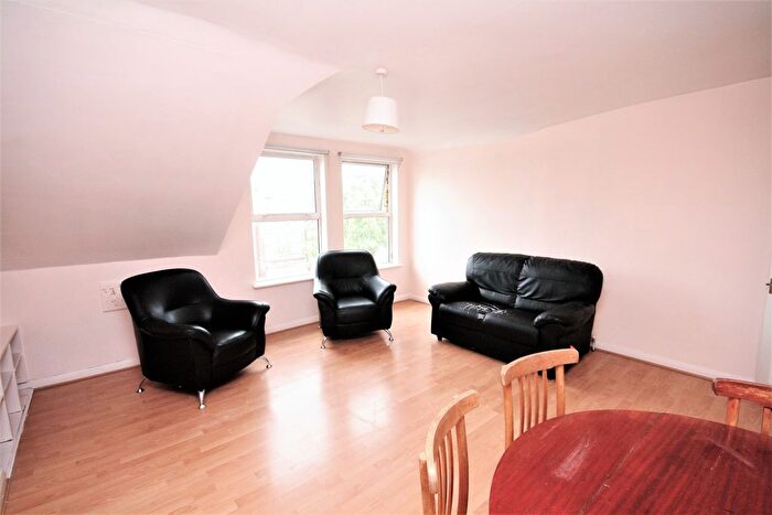 1 Bedroom Flat To Rent In Dunsmure Road, London, N16