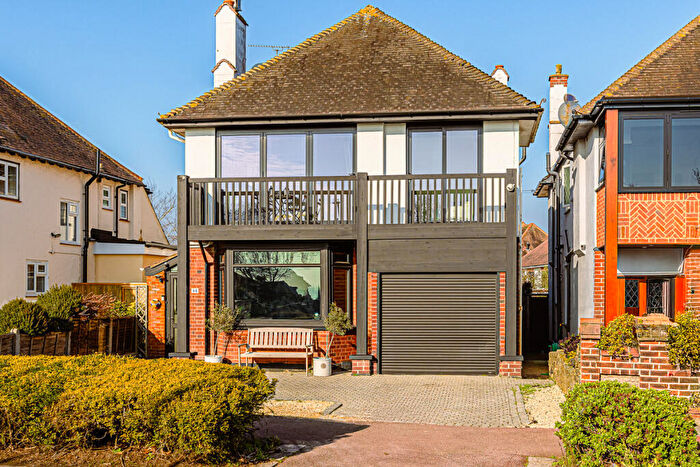 4 Bedroom Detached House To Rent In Marine Parade, Leigh-on-sea, SS9