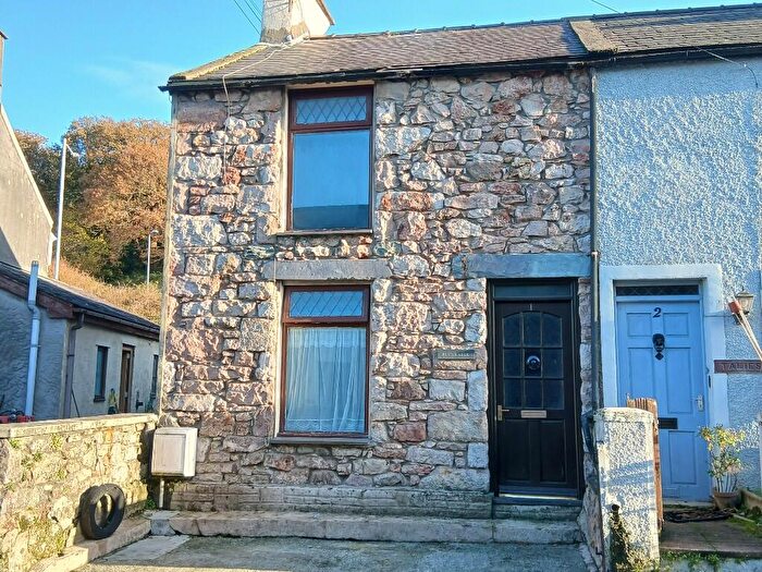 2 Bedroom End Of Terrace House For Sale In Y Felinheli, Caernarfonshire, LL56