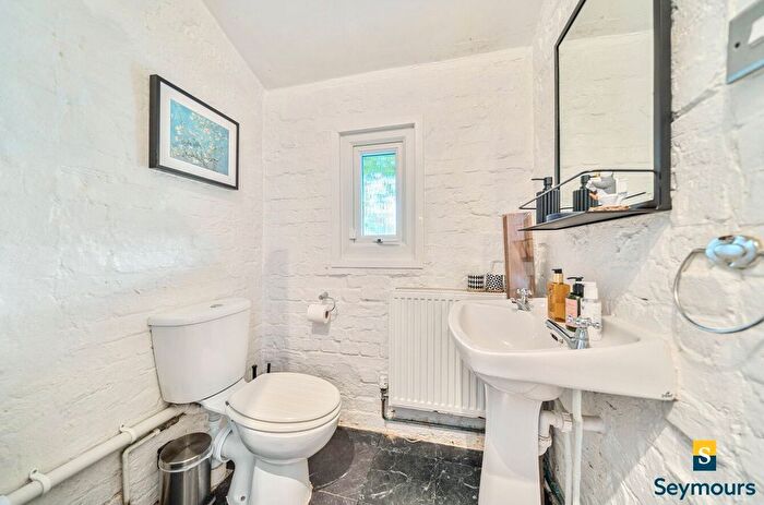 3 Bedroom Terraced House For Sale In Guildford, Surrey, GU2