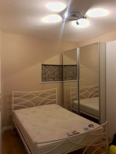 1 Bedroom Flat To Rent In Bank Building, Fulham Broadway, London, SW6