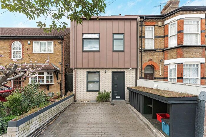 2 Bedroom Detached House For Sale In Stanley Road, London, E18