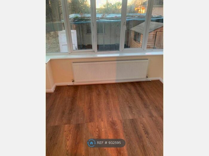 4 Bedroom Semi-Detached House To Rent In Broadfields Avenue, Edgware- London HA8