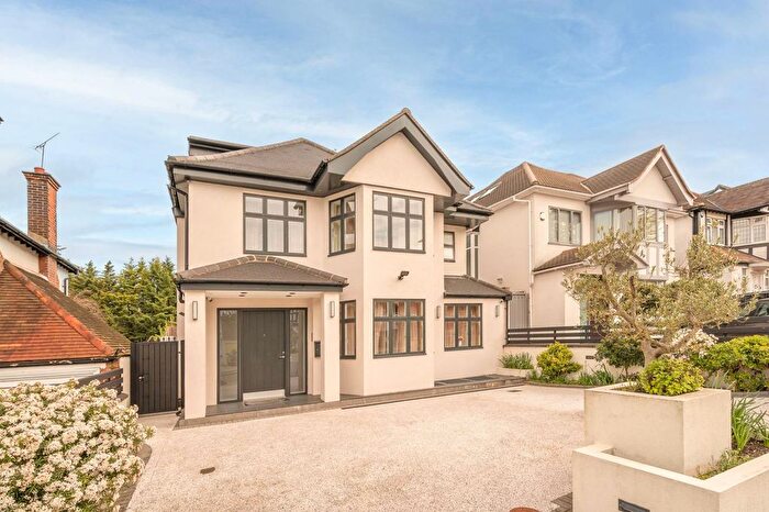 5 Bedroom Detached House To Rent In Edgeworth Crescent, Hendon, London, NW4