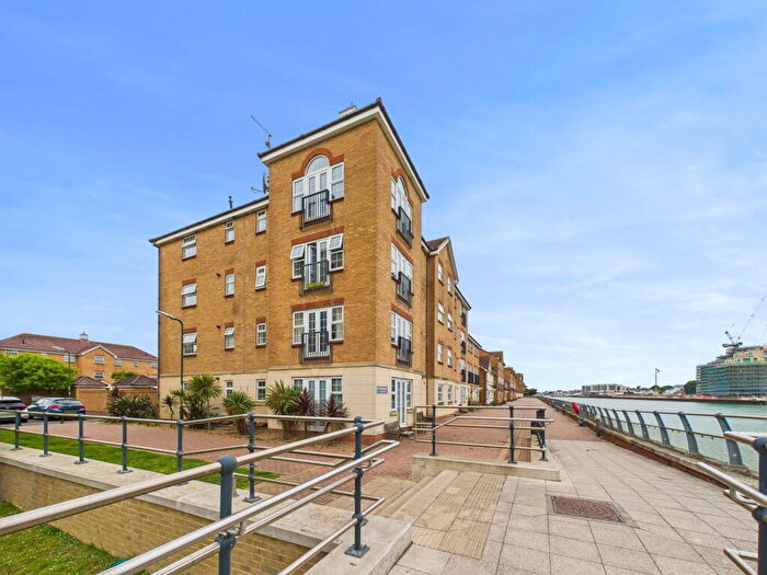2 Bedroom Flat For Sale In Hancock Way, Shoreham By Sea, BN43