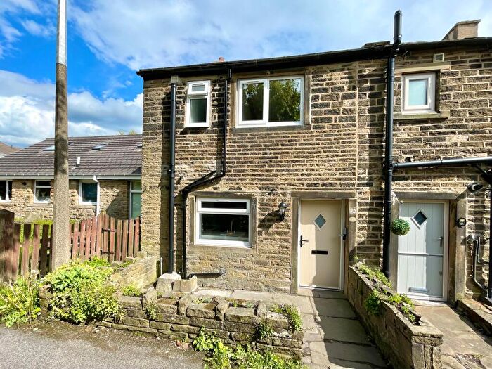 2 Bedroom Semi-Detached House For Sale In Laund Road, Huddersfield, HD3