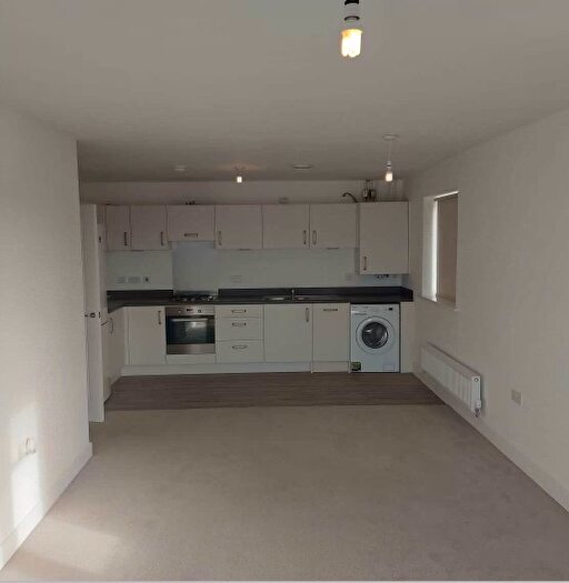 2 Bedroom Flat To Rent In Stewart Close, Bursledon, SO31