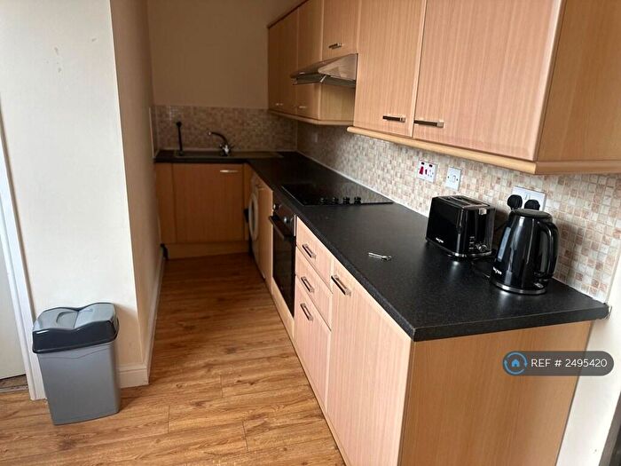 Studio To Rent In Moor Bottom, Cleckheaton, BD19