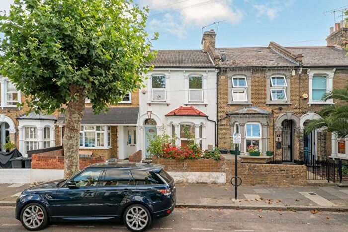 4 Bedroom House For Sale In Coopersale Road, Homerton, E9