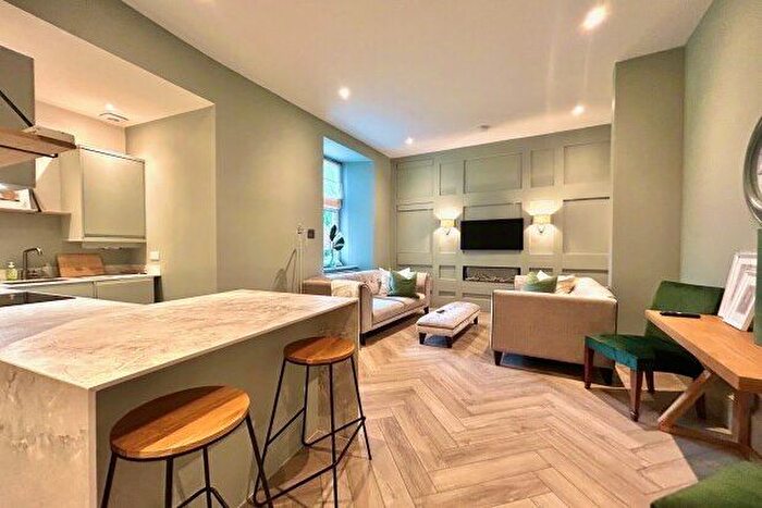 2 Bedroom Flat To Rent In Greenlaw Avenue, Paisley, PA1