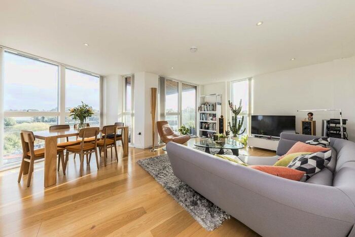 2 Bedroom Flat To Rent In High Street, Brentford, TW8