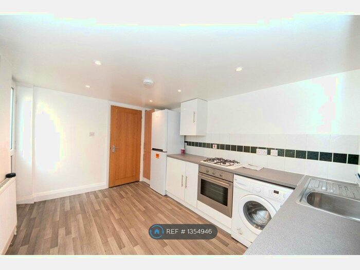 4 Bedroom Terraced House To Rent In Plumstead Common Road, London, SE18