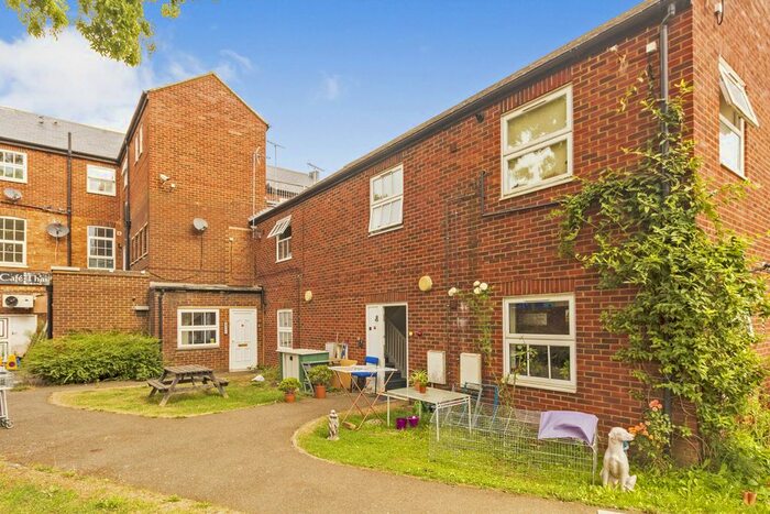 1 Bedroom Flat To Rent In Duncombe Street, Bletchley, MK2