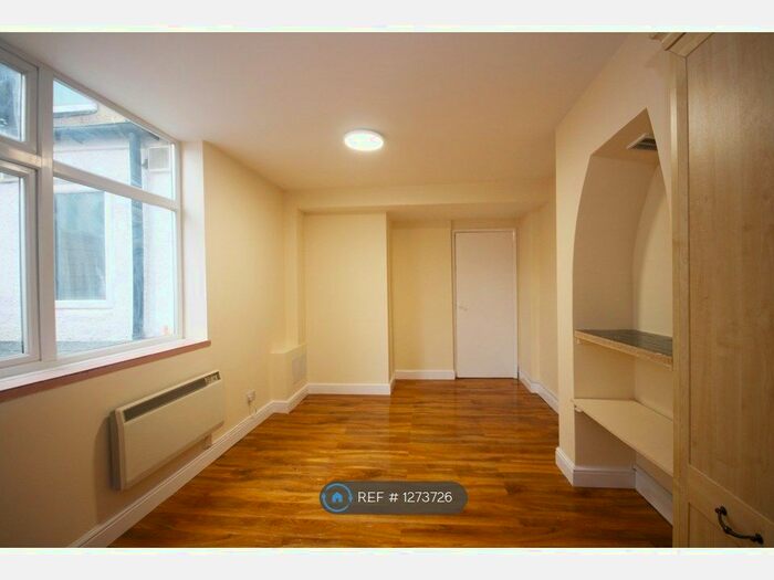 Studio To Rent In Cambridge Road, New Malden KT3