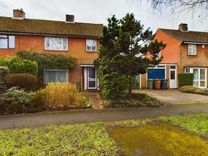 3 Bedroom Semi-Detached House For Sale In Huntsmoor Road, Tadley, RG26