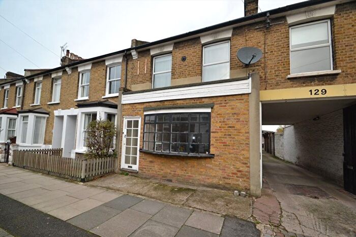 2 Bedroom Flat To Rent In Pelham Road, Wimbledon, SW19